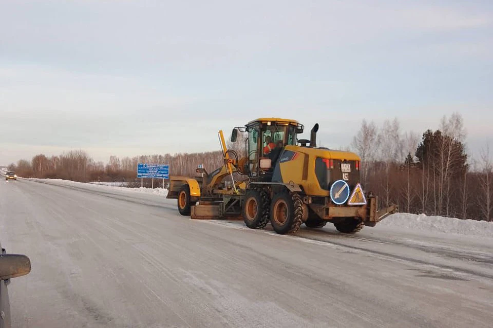 С ночи на дорогах увеличено количество уборочной техники Фото: департамент информационной политики Свердловской области
