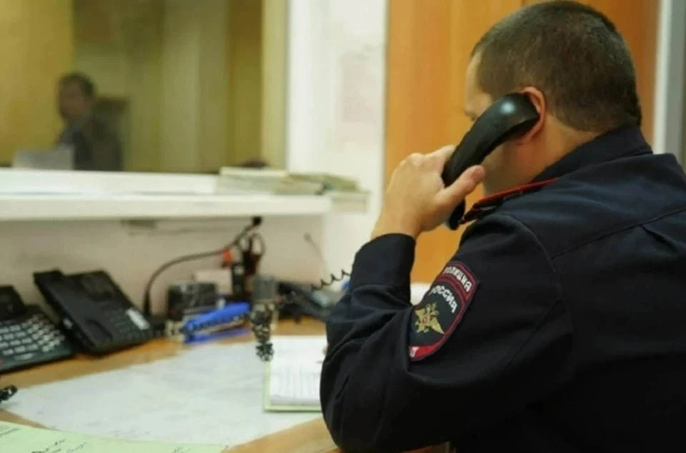 На Кубани проверяют видео, на котором мужчины в форме МВД позируют с девушками