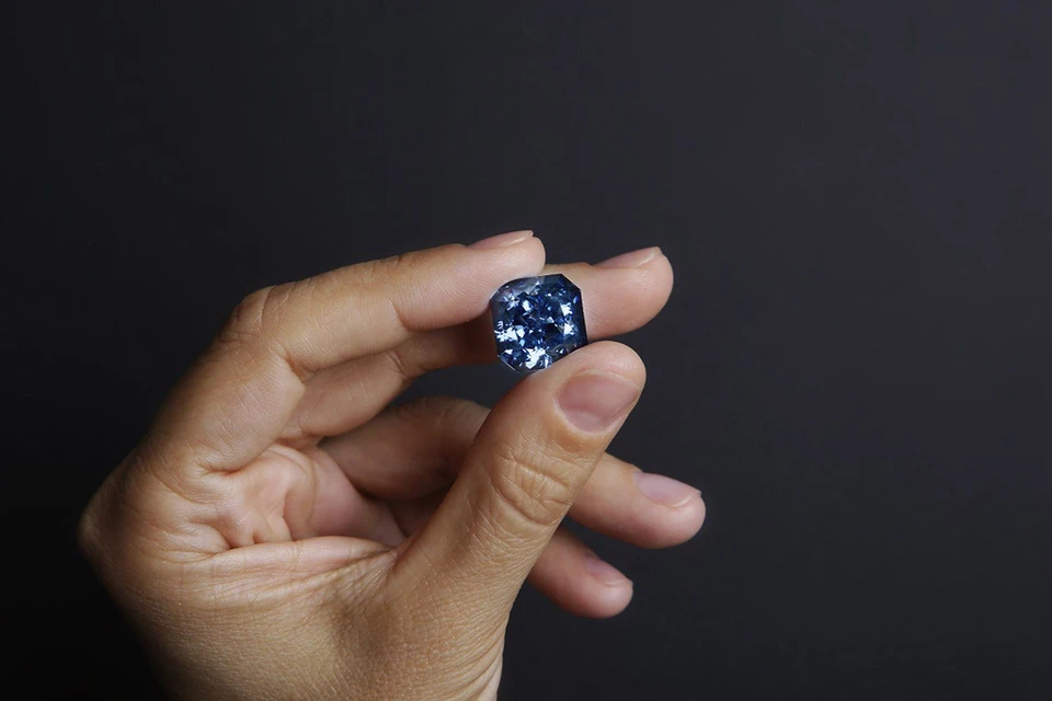 В РФ вырастили уникальный синий алмаз, сравнимый с самыми дорогими бриллиантами. Фото: Giome