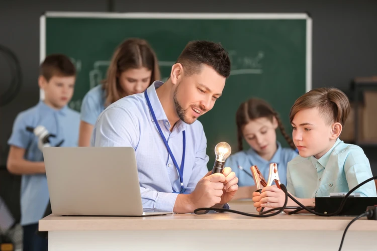 Я бы в физики пошел, кто меня научит?