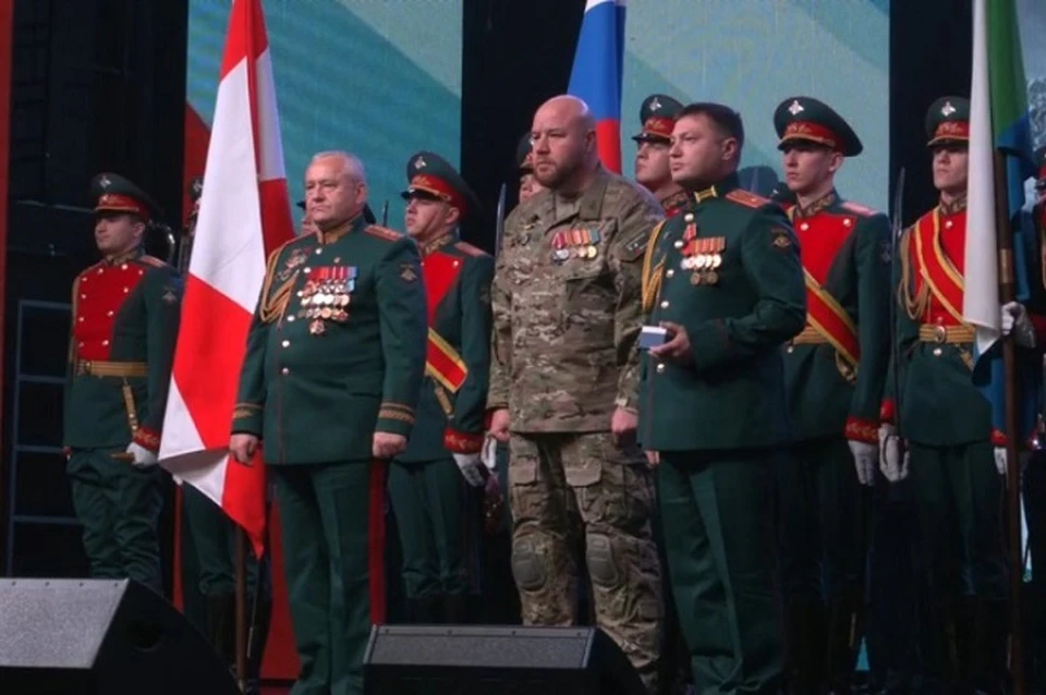 Хабаровске состоялось торжественное собрание, посвященное Дню Героев Отечества. Фото: правительство Хабаровского края