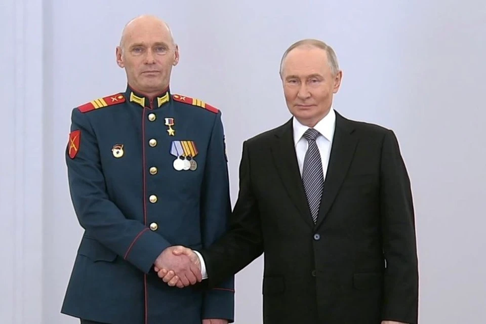 Виталий Кондратов получил «Золотую звезду». ФОТО: скриншот с видео с сайта Кремля