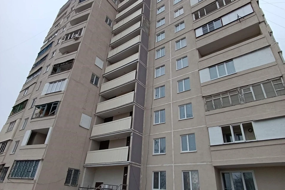 В Орджоникидзевском районе Мариуполя восстанавливают жилой дом. Фото: Администрация Мариуполя