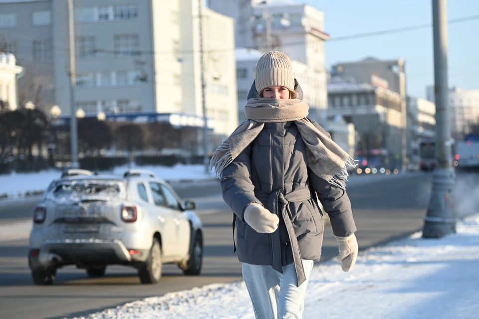 Защитить дыхательные пути помогут шарф или маска.