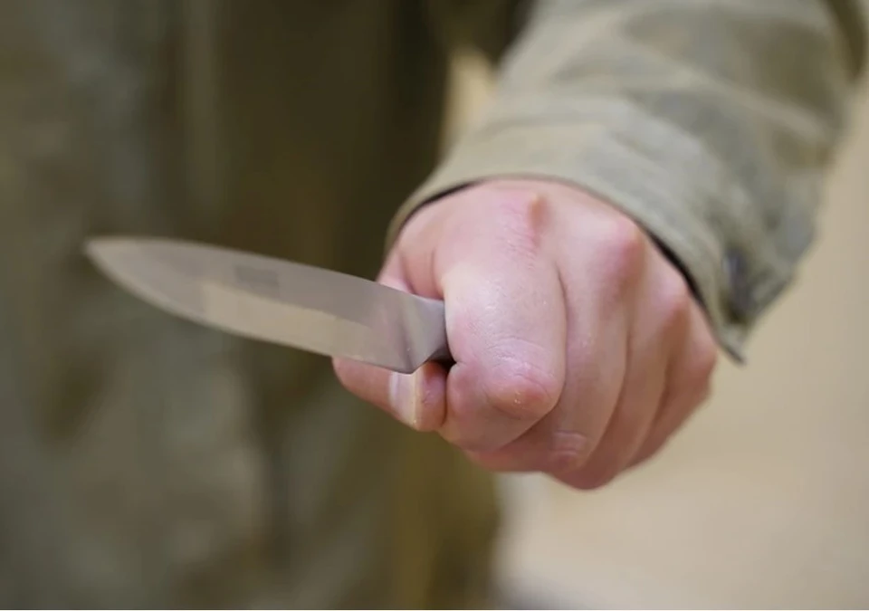 Челнинец дважды ударил приятеля ножом.