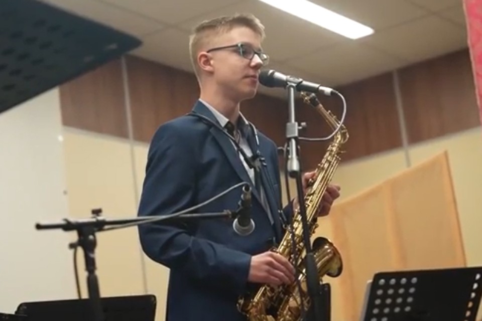 Ивановские десантники провели в донецкой школе концерт с дискотекой