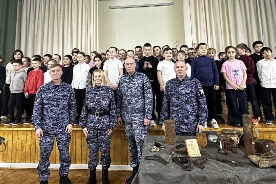 Росгвардейцы провели урок мужества для школьников в Подмосковье