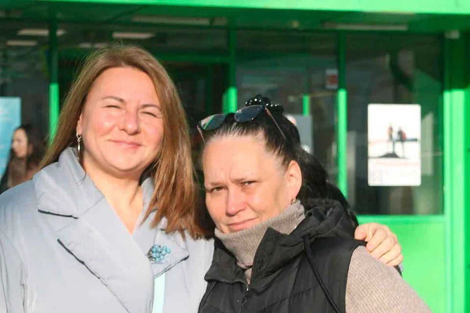 Татьяна Черноцкая (справа) с уполномоченной по работе с соотечественниками при губернаторе Псковской области Еленой Полонской. Фото: из личного архива