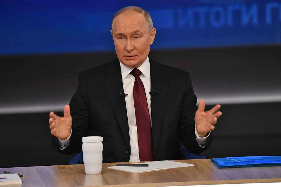 Путин поручил разработать новые меры поддержки для работающих родителей с детьми