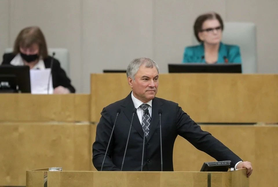 Володин и Медведев поздравили россиянок с Международным женским днем