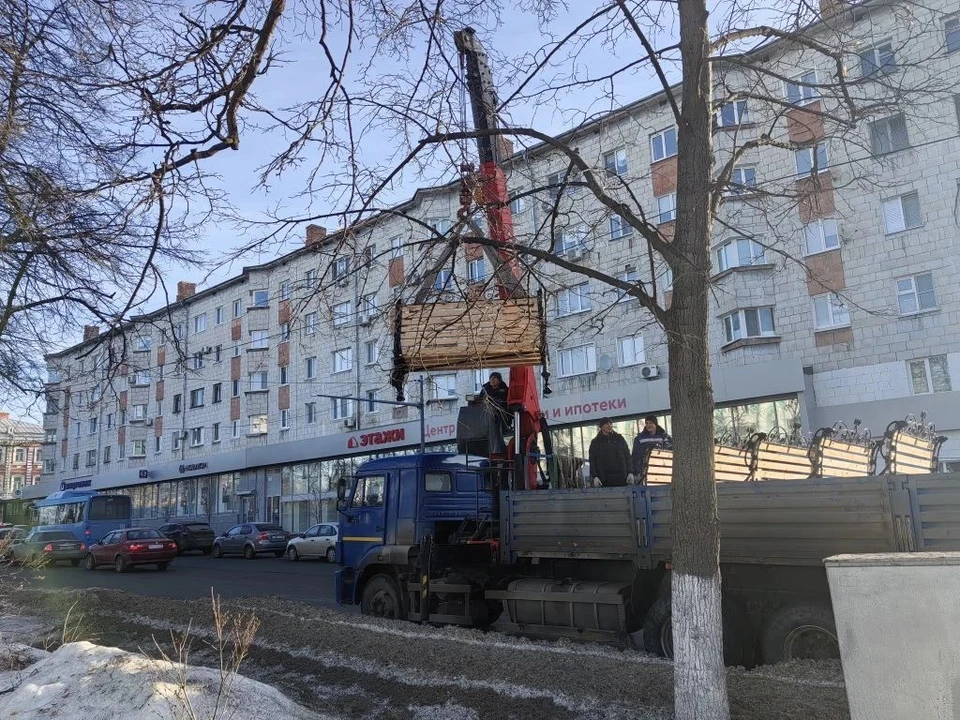 В Ульяновске на бульвар Гончарова после реконструкции вернули 10 садовых диванов | ФОТО: Городской центр по благоустройству и озеленению Ульяновска