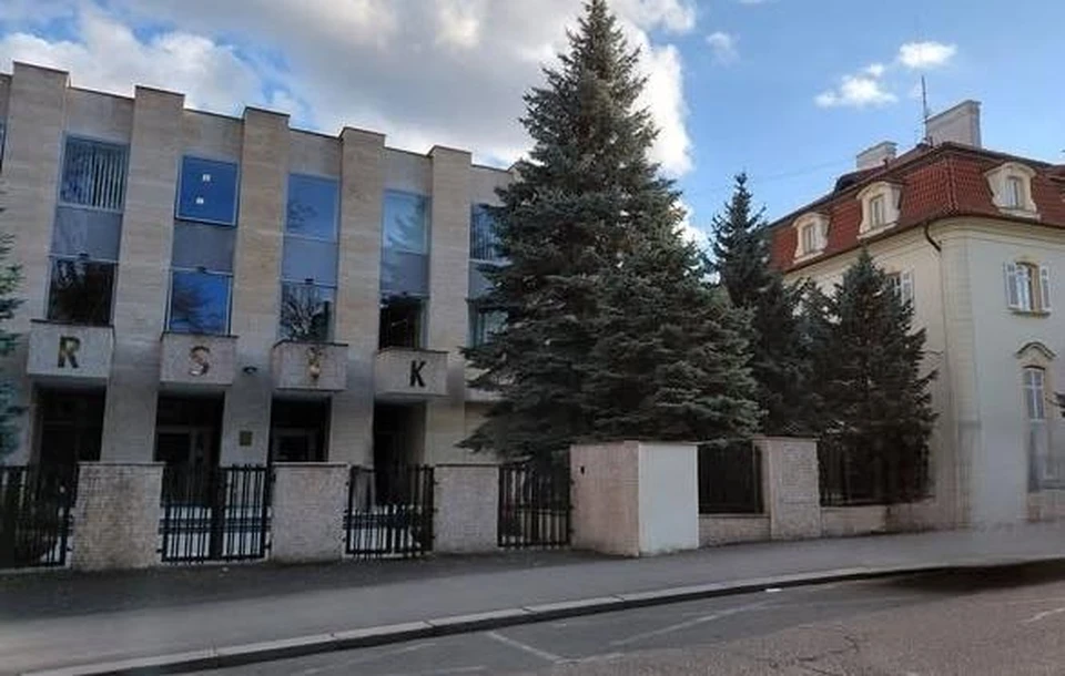 Полиция в Праге расследует нападение на Русский дом. Фото: Официальная страница Русского дома в Праге в ВКонтакте