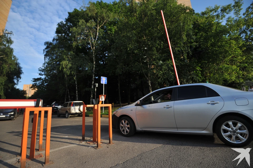 На городских парковках появятся автоматизированные шлагбаумы