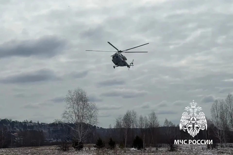 Вертолет Ми-8 вылетел в Киренский район из-за угрозы паводка.