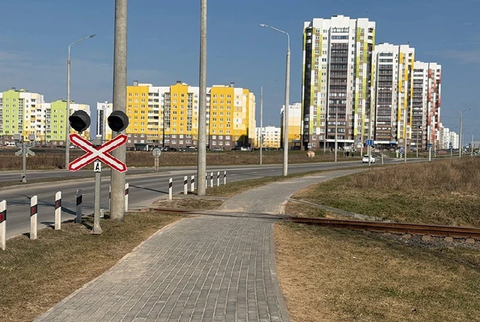 Рельсы без крепежа и стихийные переходы обнаружила прокуратура на Гродненщине. Фото: Гродненская транспортная прокуратура.