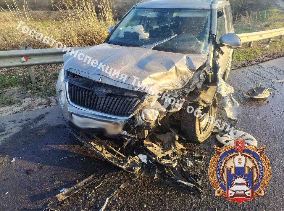 В Узловском районе 75-летний водитель Lada Granta столкнулся со Skoda Yeti и попал в больницу