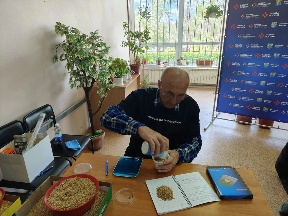 Победитель конкурса «Лучший по профессии» в Запорожской области, номинация «Агроном», Александр Латышев. Фото: Кадровый центр Запорожской области