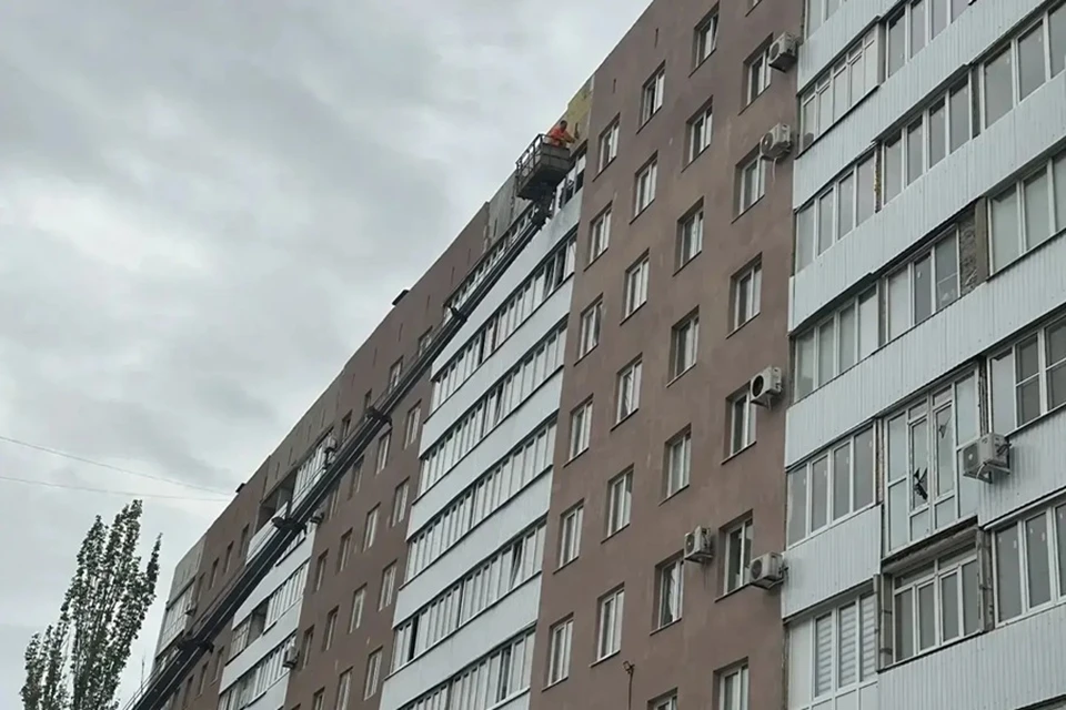В Жовтневом районе Мариуполя завершают ремонт многоквартирного дома. Фото: Администрация Мариуполя