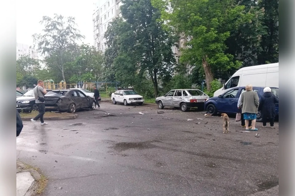 ВСУ ударили по домам и автомобилям в четвертом микрорайоне Энепргодара. Фото: тг-канал Максима Пухова