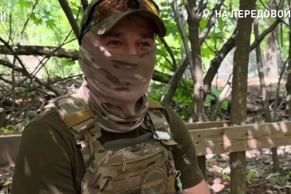 Боец Ураган пишет песни при помощи ИИ. Кадр с видео: Народный фронт Челябинской области.