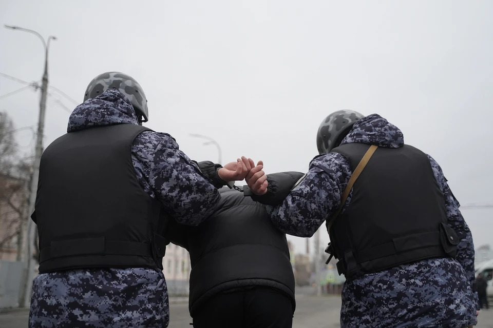 Житель Запорожской области получил срок за фейки о военных и оправдание терактов в мессенджере.
