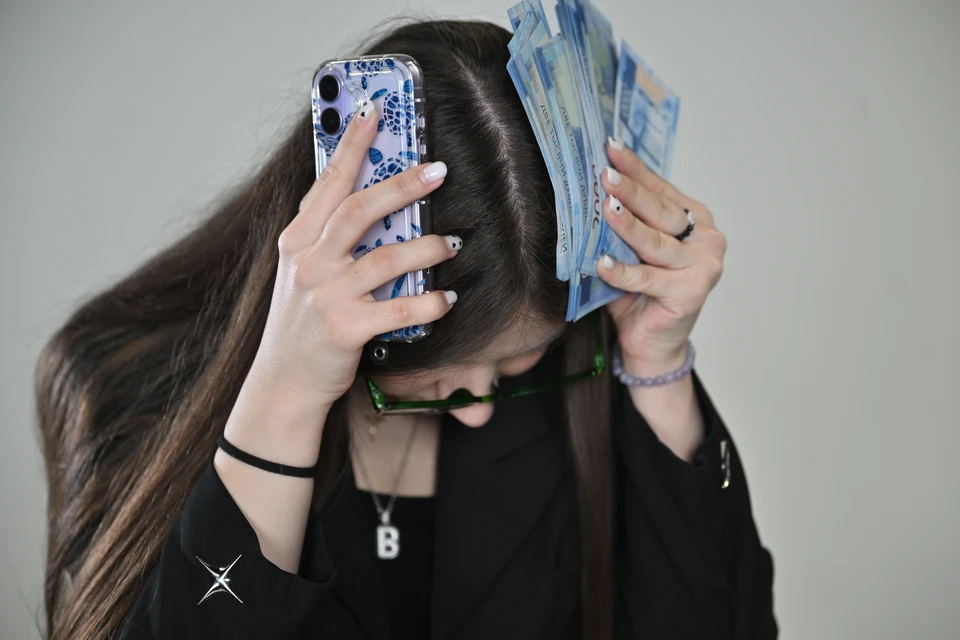 Нельзя передавать персональные данные, это может привести к потере денег