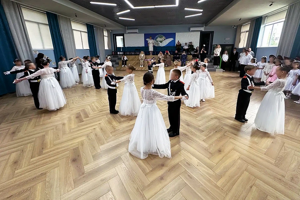 Первый кадетский бал прошел в Мелитополе. Фото: управление Росгвардии по Запорожской области