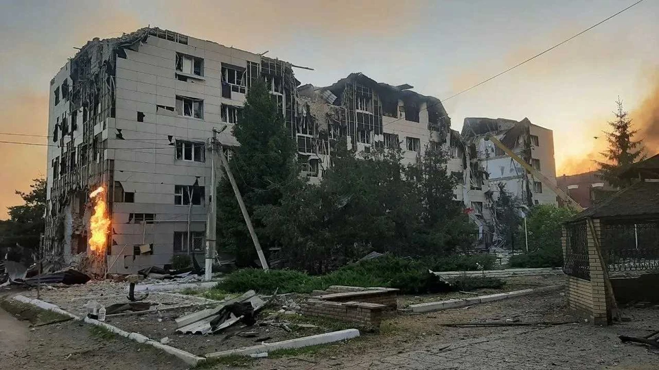 Пострадавшее общежитие из которого буквально выпрыгивали испуганные дети. Фото: администрация ЛНР