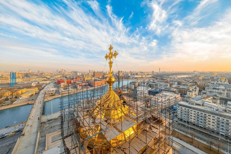Школьники залезли на главный купол храма Христа Спасителя в Москве Фото: пресс-служба мэрии Москвы