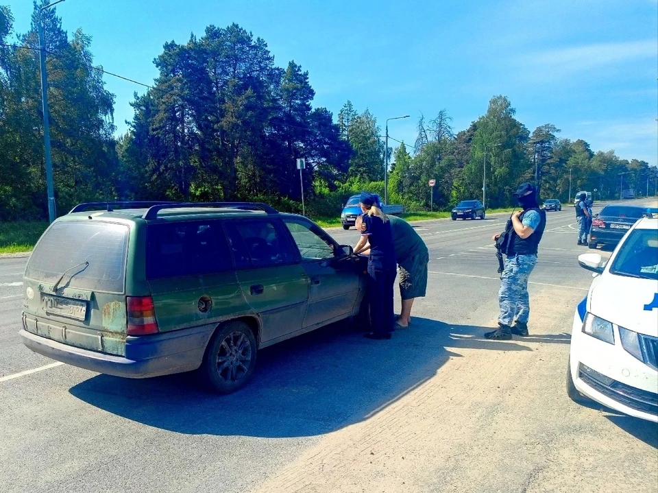 Дорожный пристав помог выявить автомобили неплательщиков по кредитам, ЖКХ и штрафам.