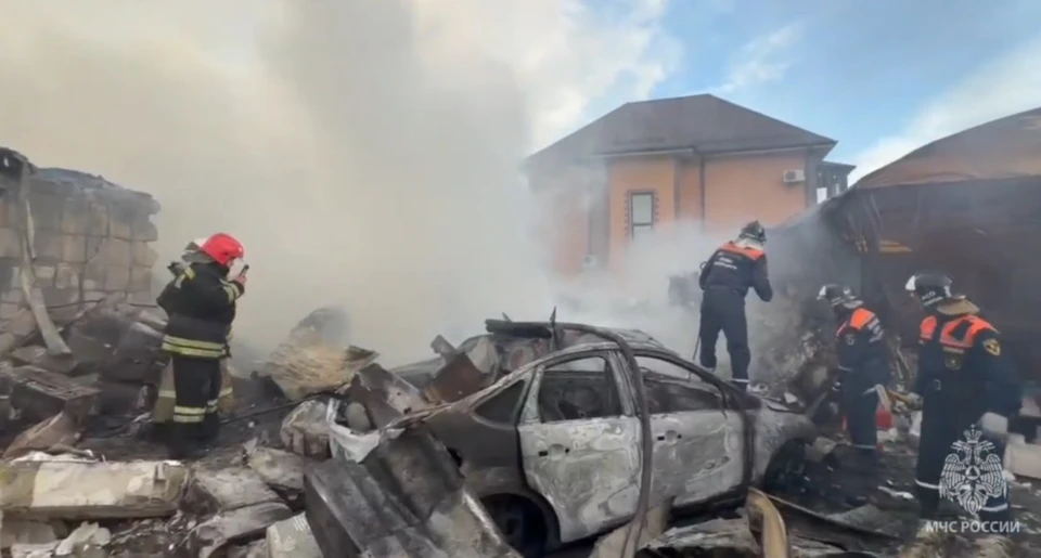 К пожару мог привести взрыв бытового газа. Скриншот видео ГУ МЧС России по Липецкой области.