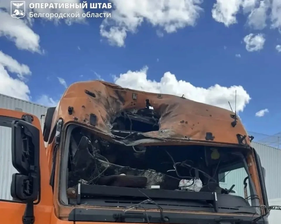 При детонации БПЛА на парковке предприятия повреждены два грузовика и три легковушки