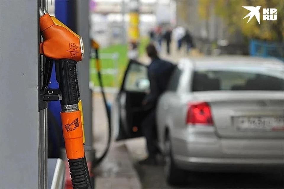 Введение ограничений на использование мобильных телефонов на территории АЗС не рассматривается.