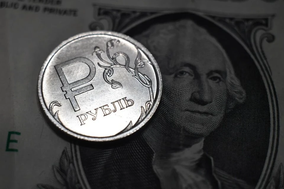 Рубль оказался второй самой подорожавшей к доллару валютой в мае 2026 года