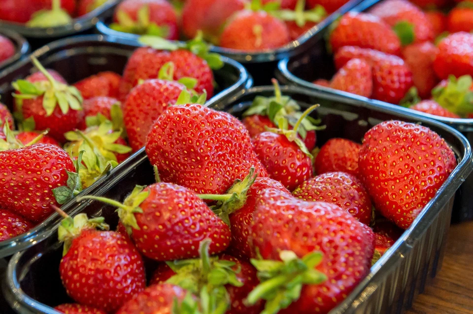 Из свежей клубники можно приготовить много вкусных необычных блюд. Фото: архив "КП"