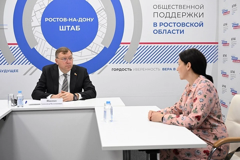 Председатель Законодательного Собрания Ростовской области, секретарь регионального отделения «Единая Россия» Александр Ищенко, провел встречу с гражданами. Фото: Пресс-служба ЗС РО.