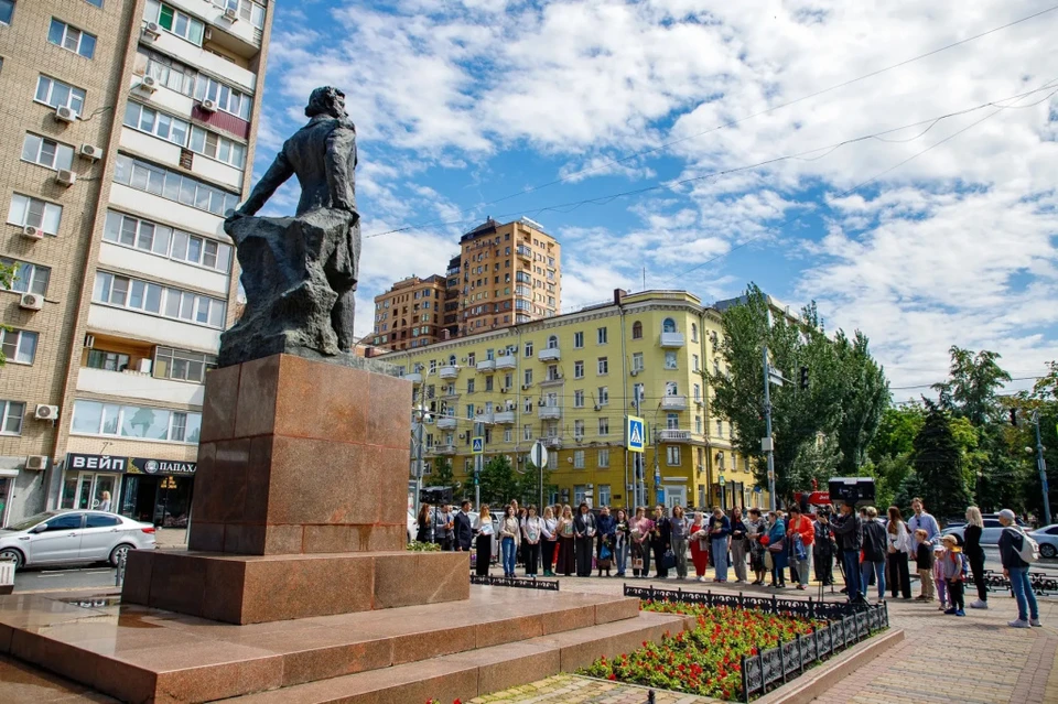 В Ростове почтили память Александра Пушкина. Фото: пресс-служба администрации Ростова-на-Дону.
