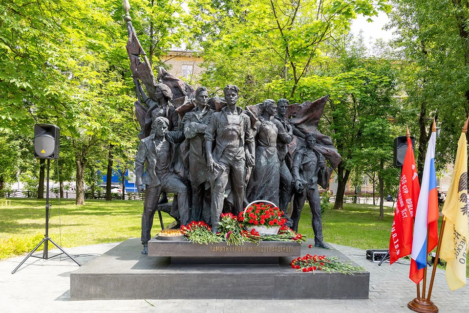 В Москве у памятника «Героям-молодогвардейцам» прошла акция памяти. Фото: пресс-служба РВИО