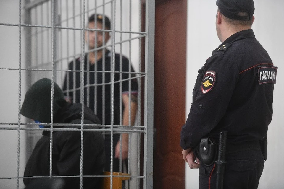 22-летний водитель грузового автомобиля "Мерседес" ответит за смерть четырех человек.