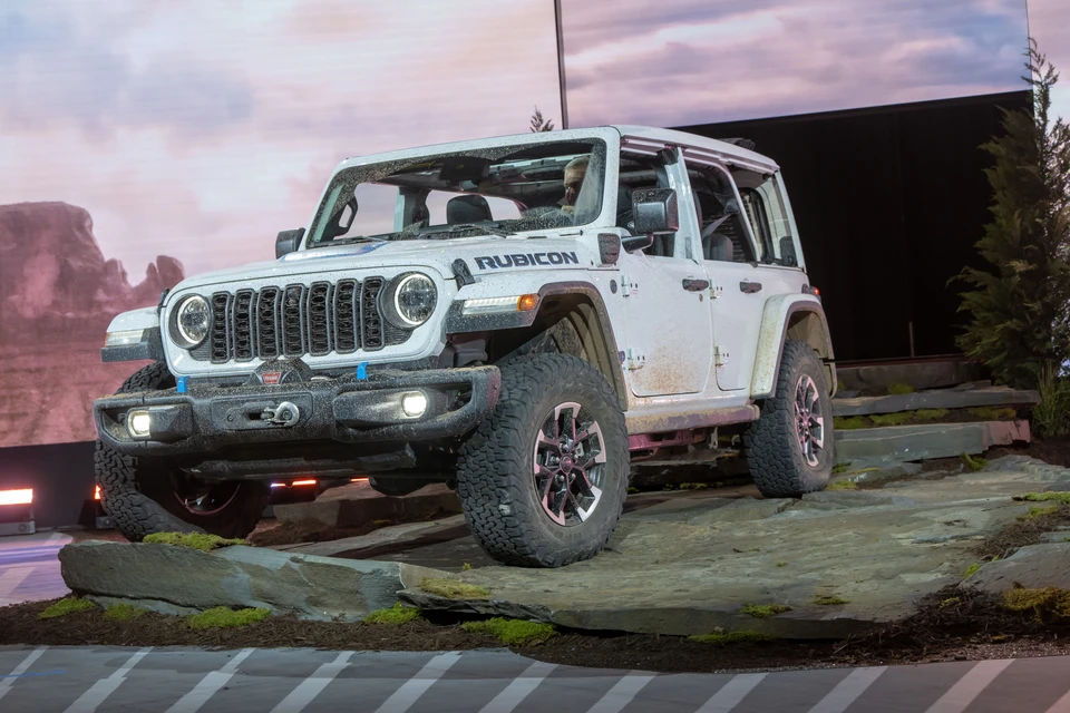Reuters: Stellantis отзывает более 1,3 млн автомобилей Jeep из-за риска возгорания. Фото: Ron Adar/GLOBAL LOOK PRESS