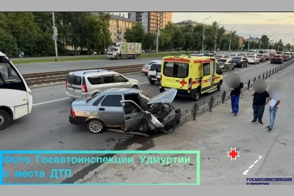 В аварии пострадал только водитель легковушки. Фото: Госавтоинспекция Удмуртии