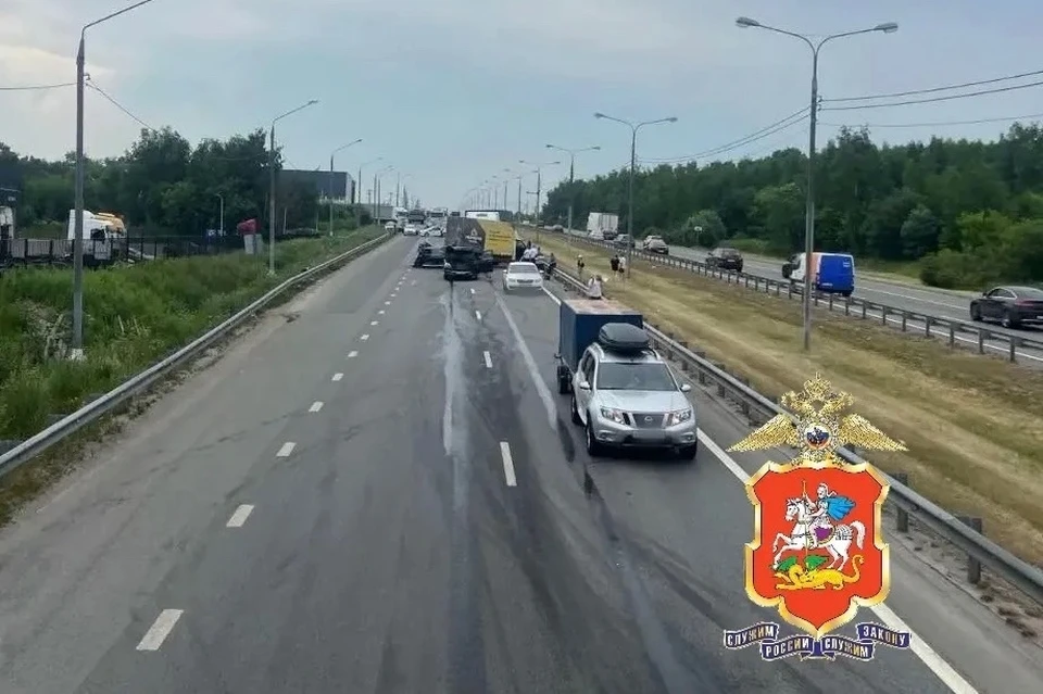 Пять машин столкнулись на автодороге М-5 «Урал» в Подмосковье. Фото: ГУ МВД России по Московской области