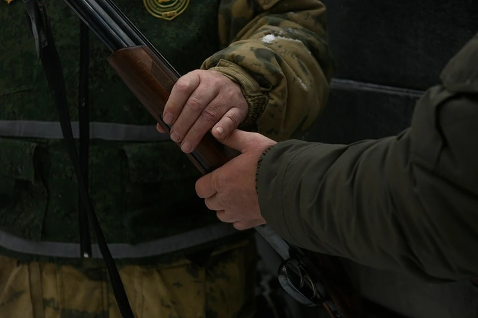 Мужчина открыл стрельбу возле своего дома в поселке Кысыл-Сыр
