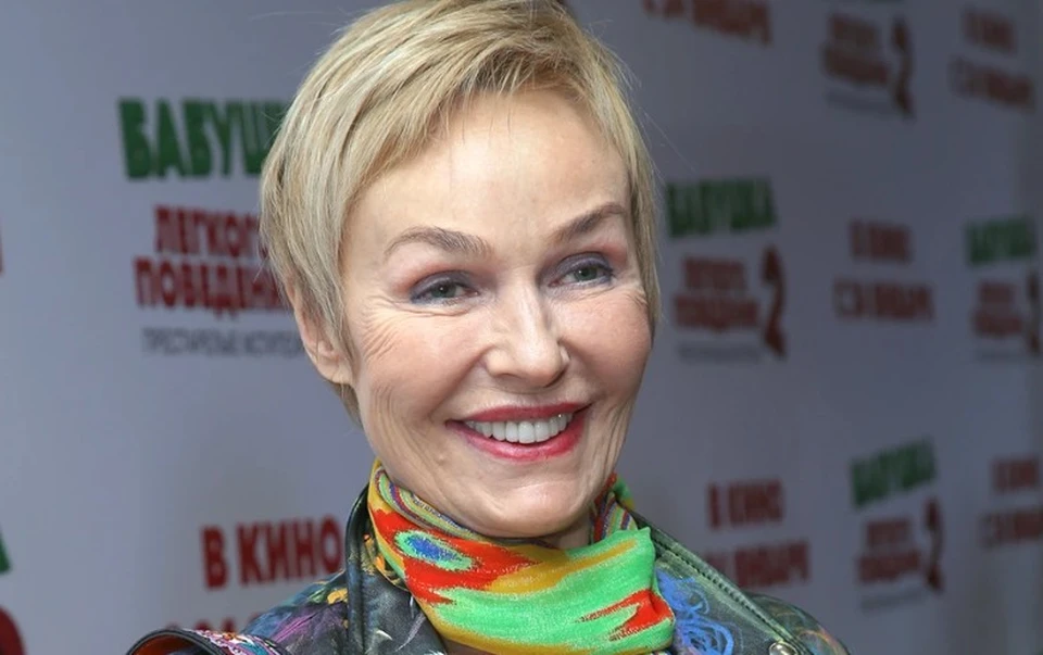 Актриса Наталья Андрейченко со сцены призналась, что хочет вернуться в Россию