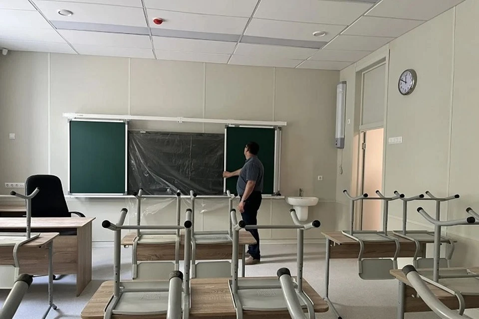 В Новоазовском округе проходит капремонт и модернизация Красноармейской школы. Фото: ТГ/Овчаров