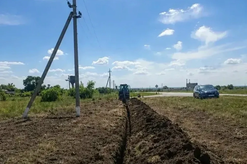 Специалисты ремонтируют водовод в Новоалександровском округе Ставрополья. Фото: Владимир Владимиров