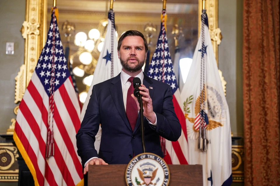 Вэнс заявил, что США фактически сняли блокаду морских портов Ирана