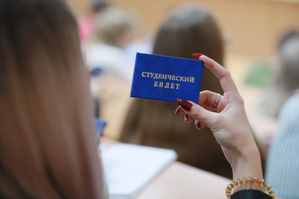 С 20 июня новосибирские абитуриенты могут подать заявления в колледжи через Госуслуги.