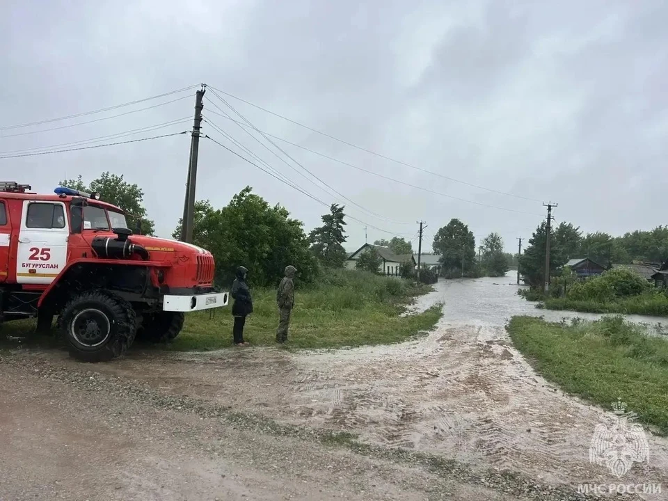 Наиболее сложная обстановка наблюдается в селе Козловка, где подтоплено 12 из 100 жилых домов