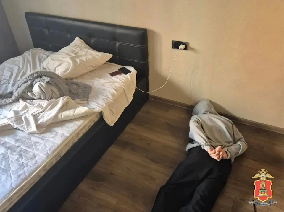 Тверские киберполицейские задержали 19-летнего жителя Твери, создававшего профили в социальных сетях для продажи телефонным мошенникам. Фото: МВД Тверской области.